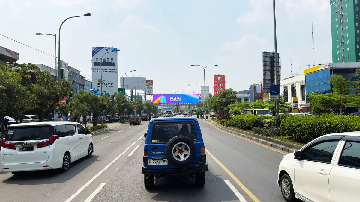 Jl. Ahmad Yani (to Summarecon Bekasi)